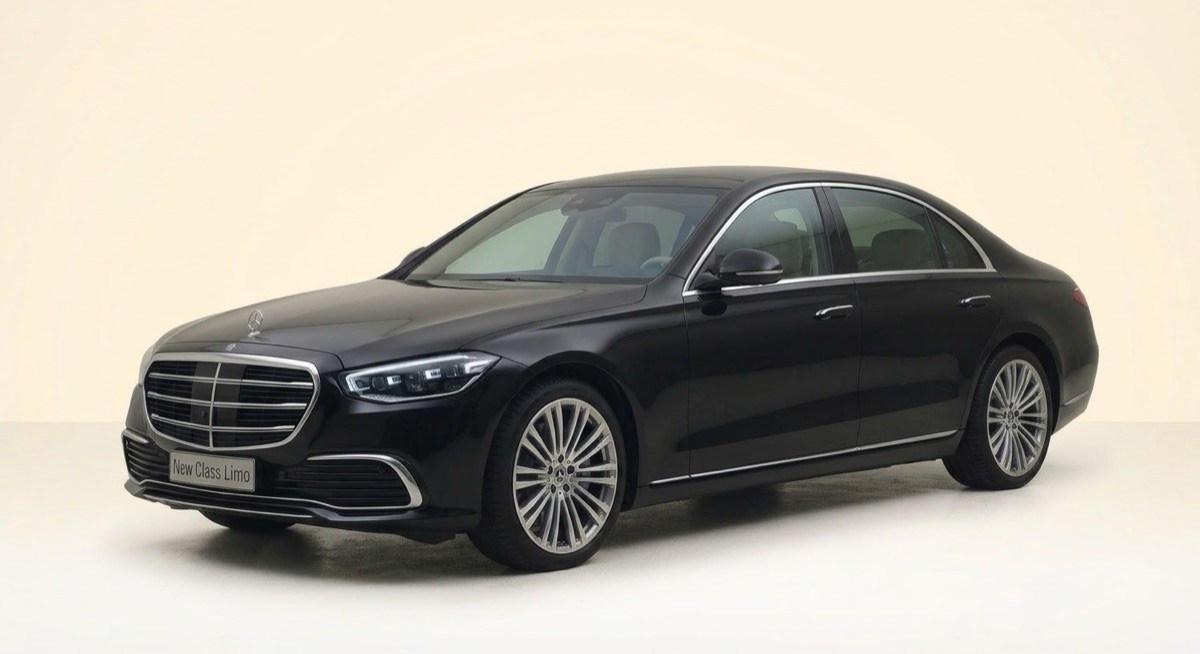 Black Executive Sedan from the New Class Limo fleet